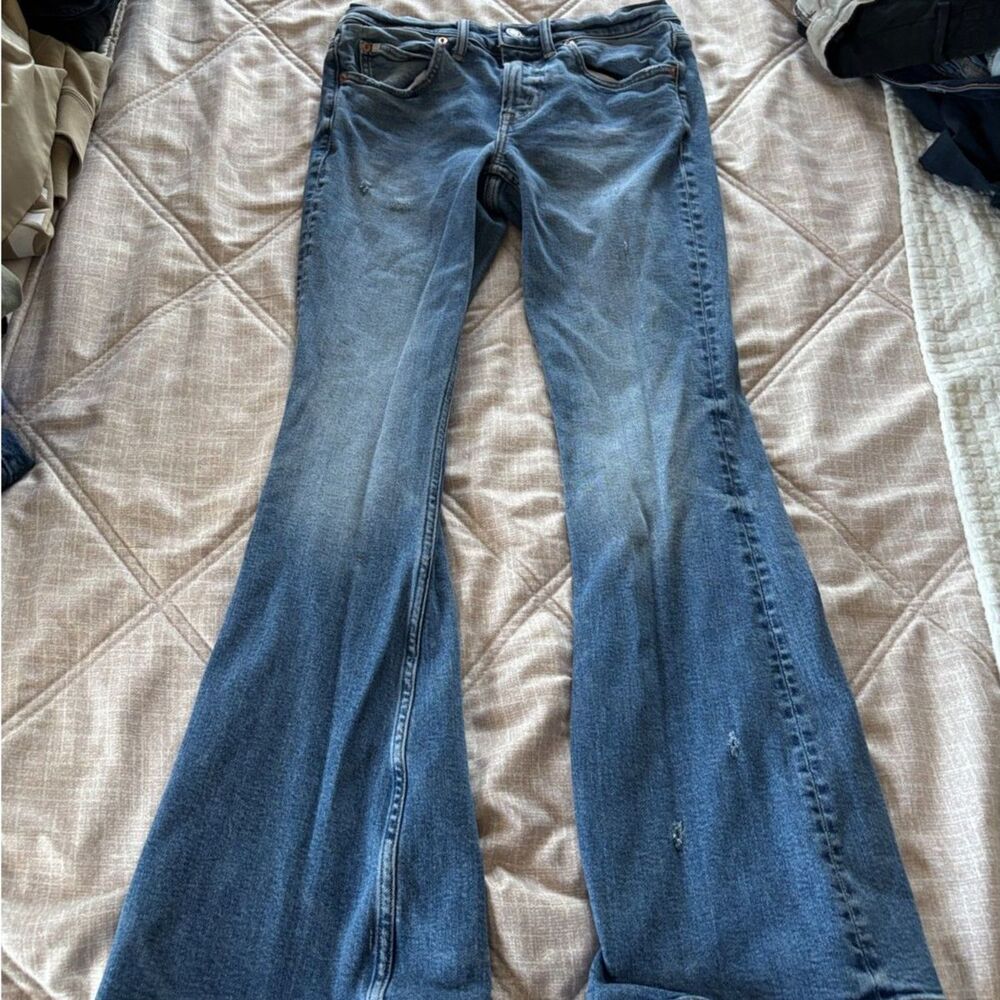 American Eagle: Low-Rise Flare Jeans Women's Size 2 - Fair Condition